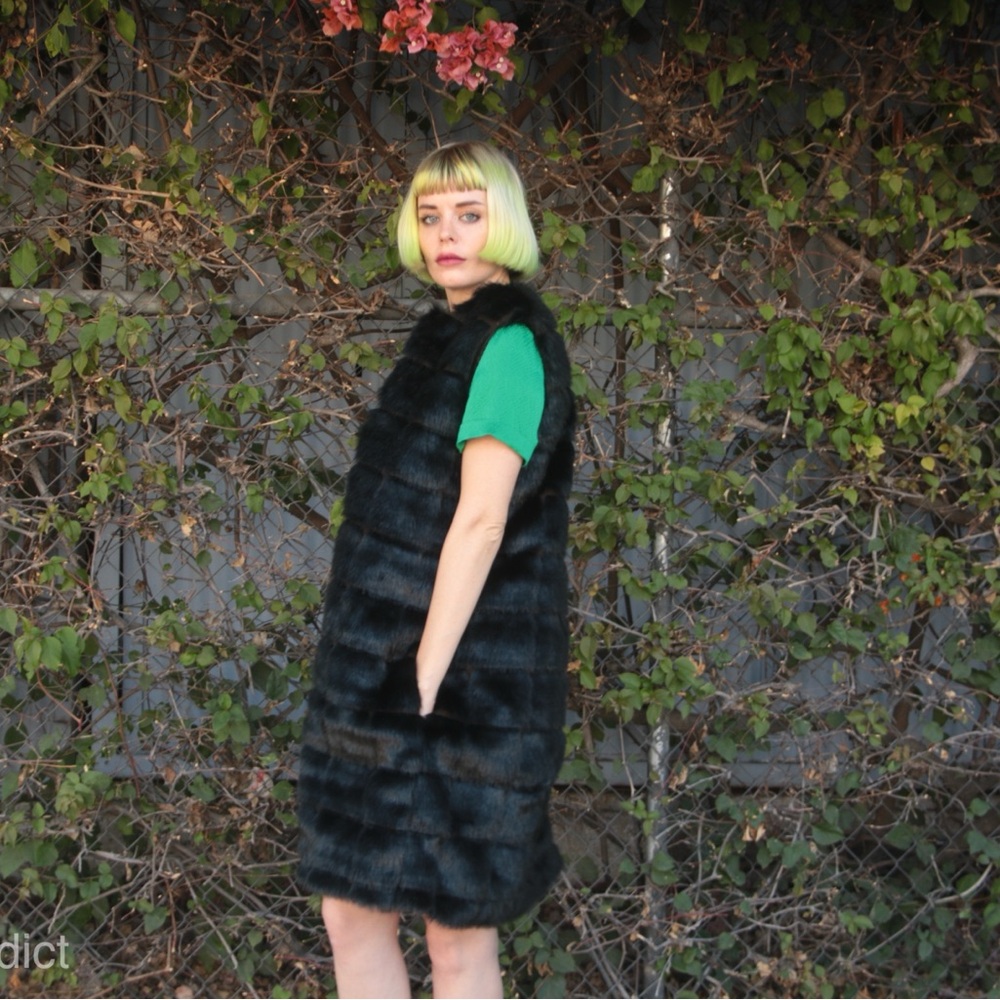 Elegant Black Faux Fur Vest Coat